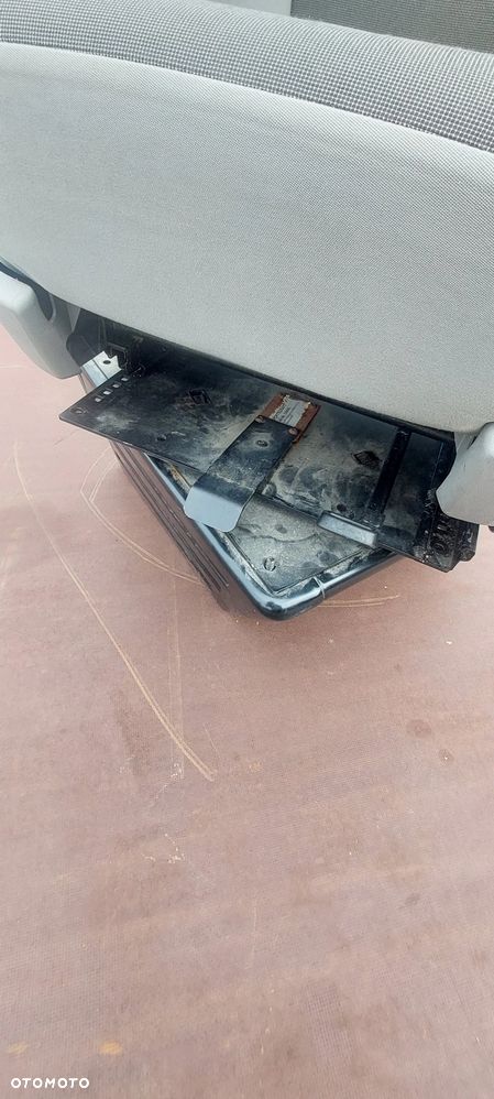Fotel prawy vw t5 t6 obracany - 8
