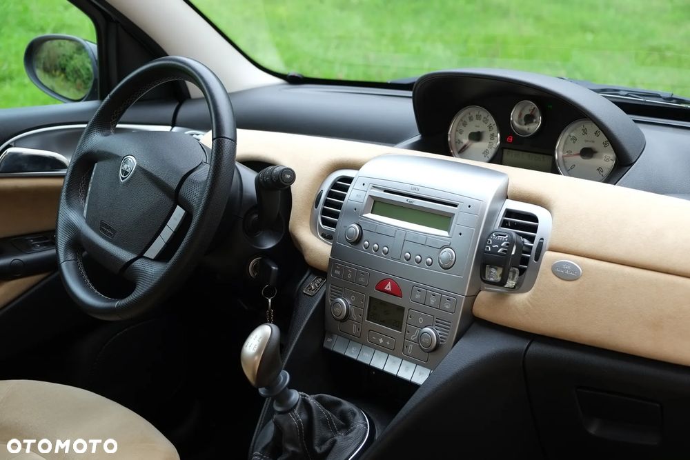 Lancia Ypsilon 1.4 8V Oro (4 os.) - 6