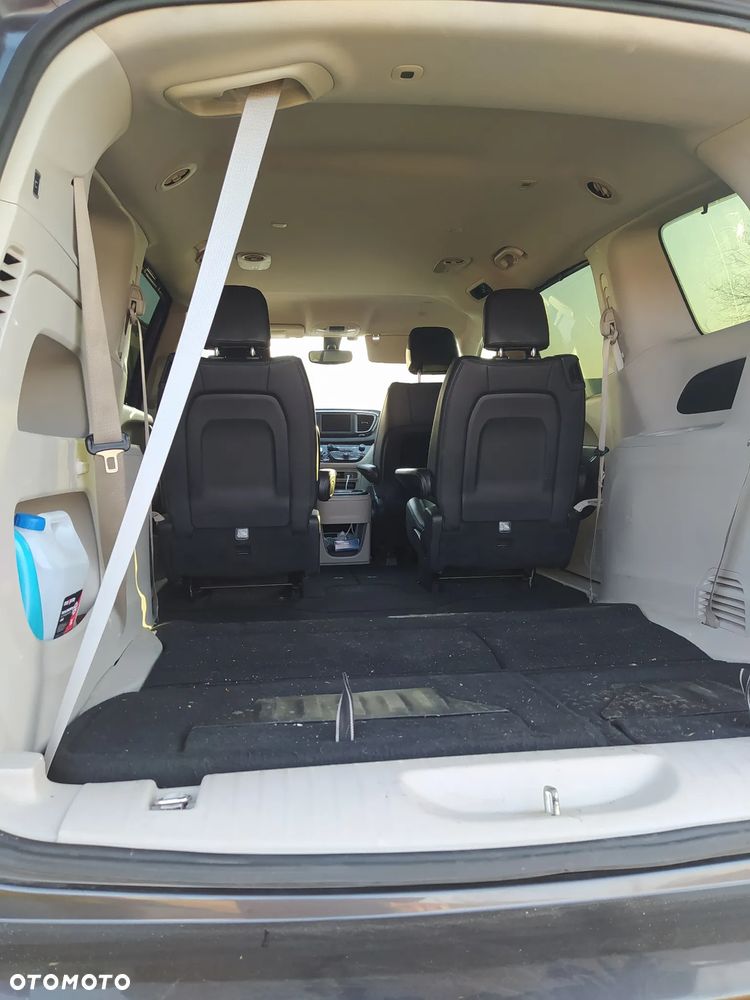 Chrysler Pacifica - 16