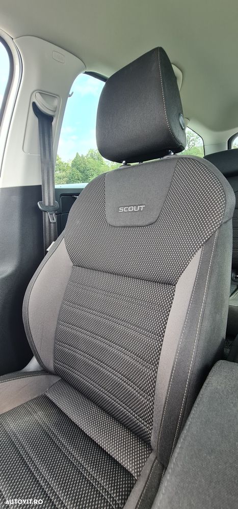 Skoda Octavia Combi 2.0 TDI 4x4 DSG Scout - 9