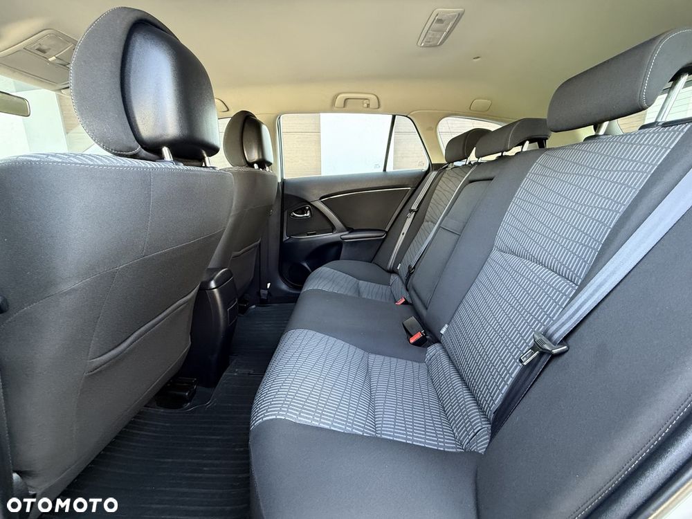 Toyota Avensis - 19