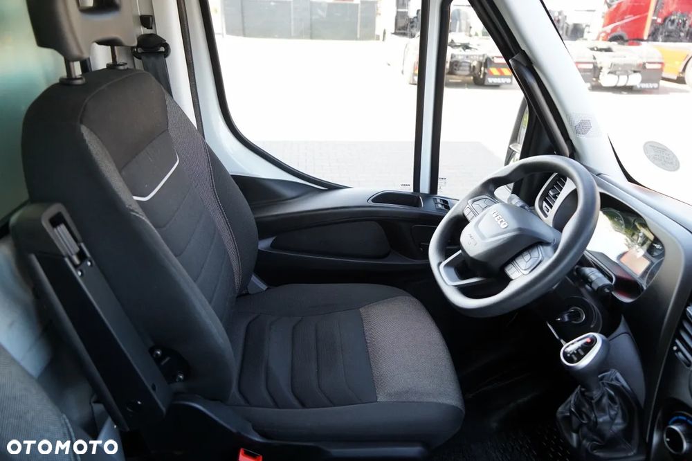 Iveco DAILY 35-160 / KONTENER - 4,3 M / WINDA DHOLLANDIA - 750 KG / 3 MIEJSCA / BLIŹNIAK / SPROWADZONY / - 26
