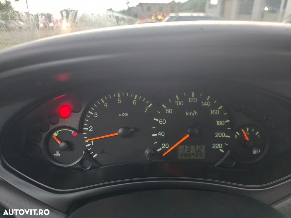 Ford Focus Wagon 1.6i 16V Ghia - 14