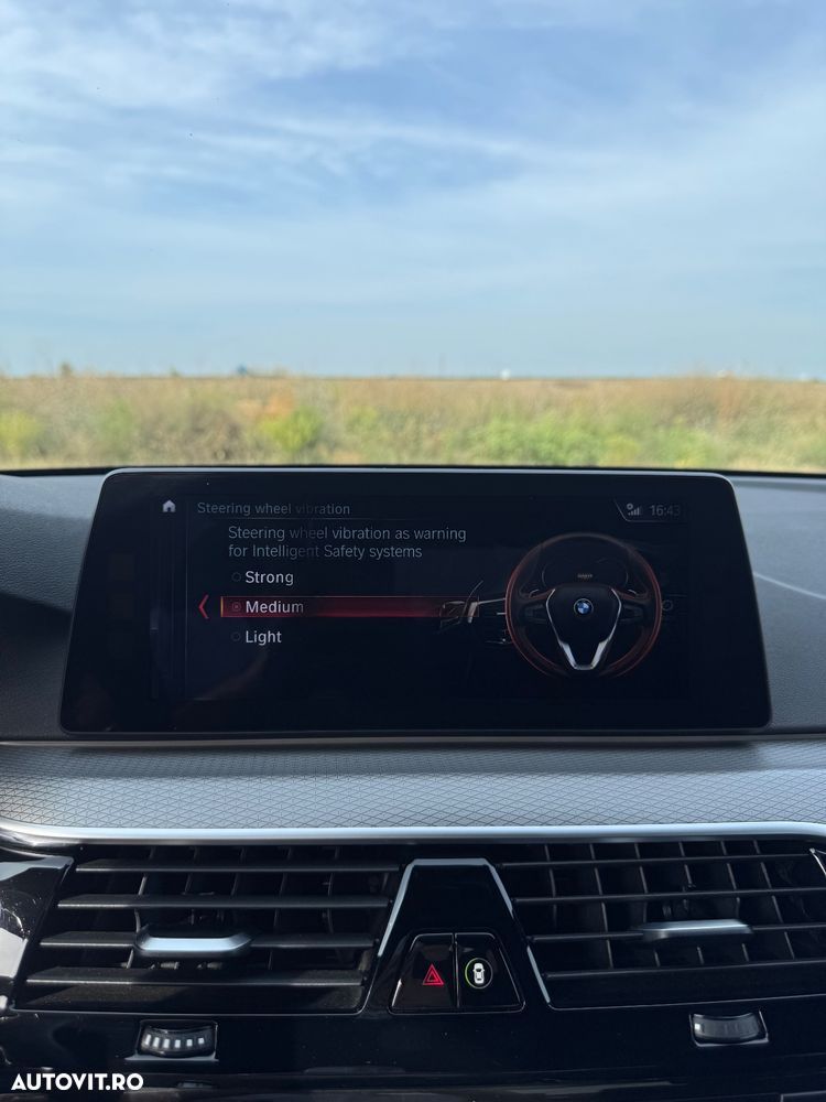 BMW Seria 5 530d xDrive Aut. - 25