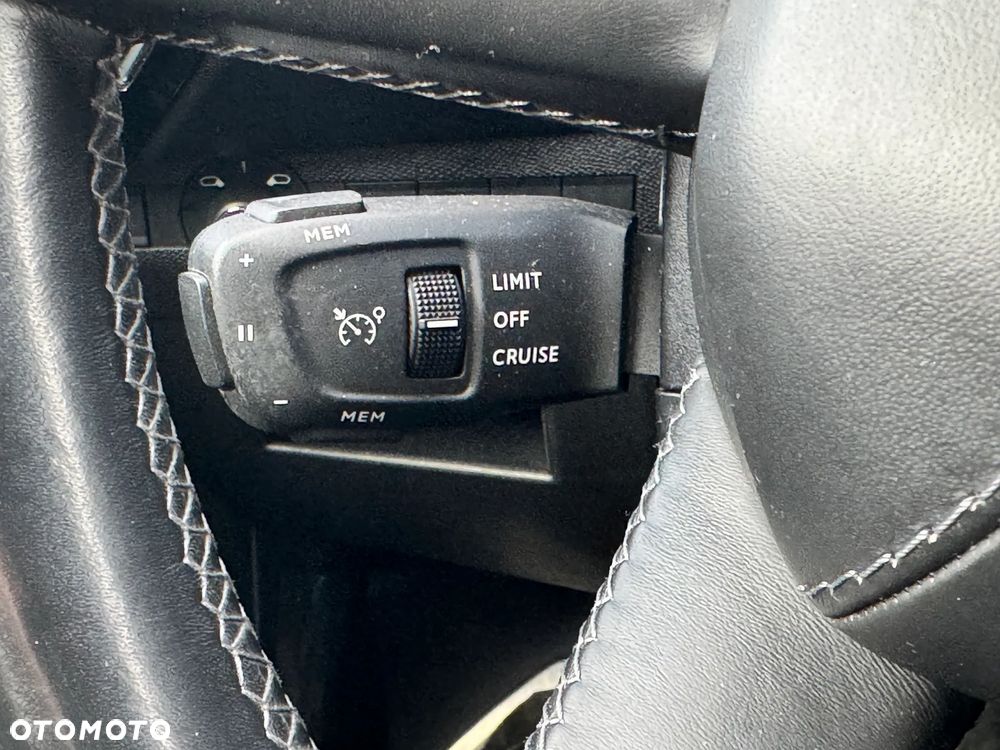 DS Automobiles DS 7 Crossback 2.0 BlueHDi Louvre - 33