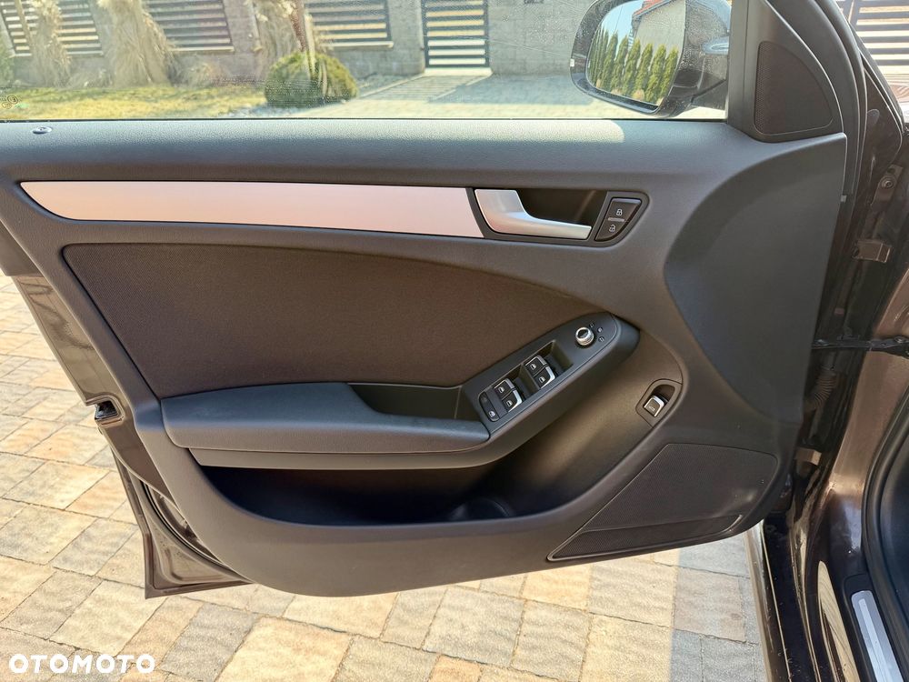 Audi A4 Avant 2.0 TDI DPF clean diesel multitronic S line Sportpaket - 14