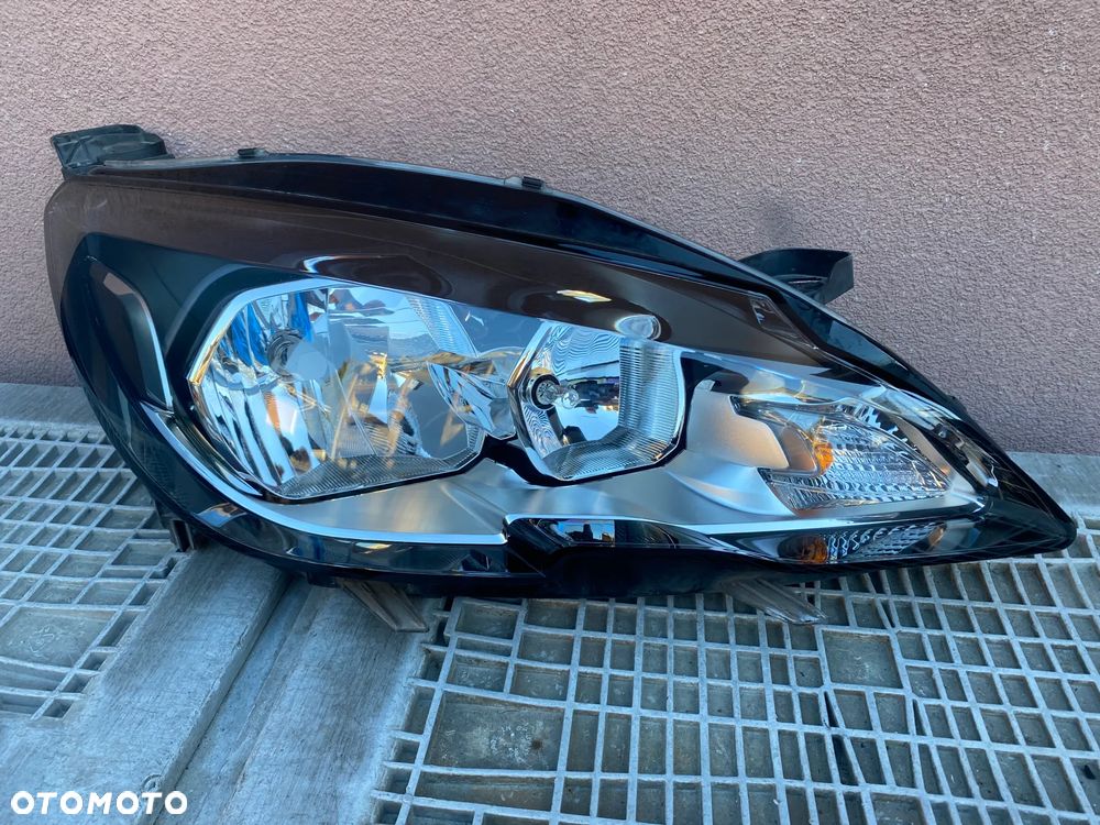 lampa peugeot 308 T9 H7 prawa eu eu cała - 1