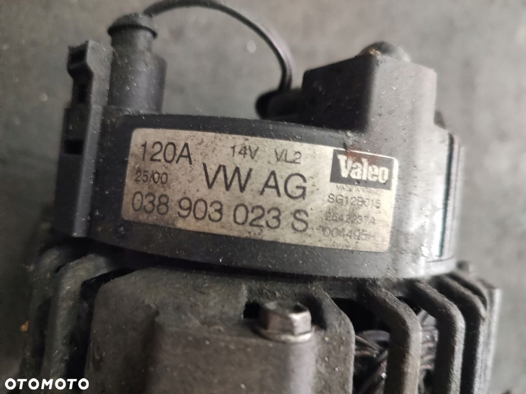 PASSAT B5 1,9TDI ALTERNATOR 038903023S - 2