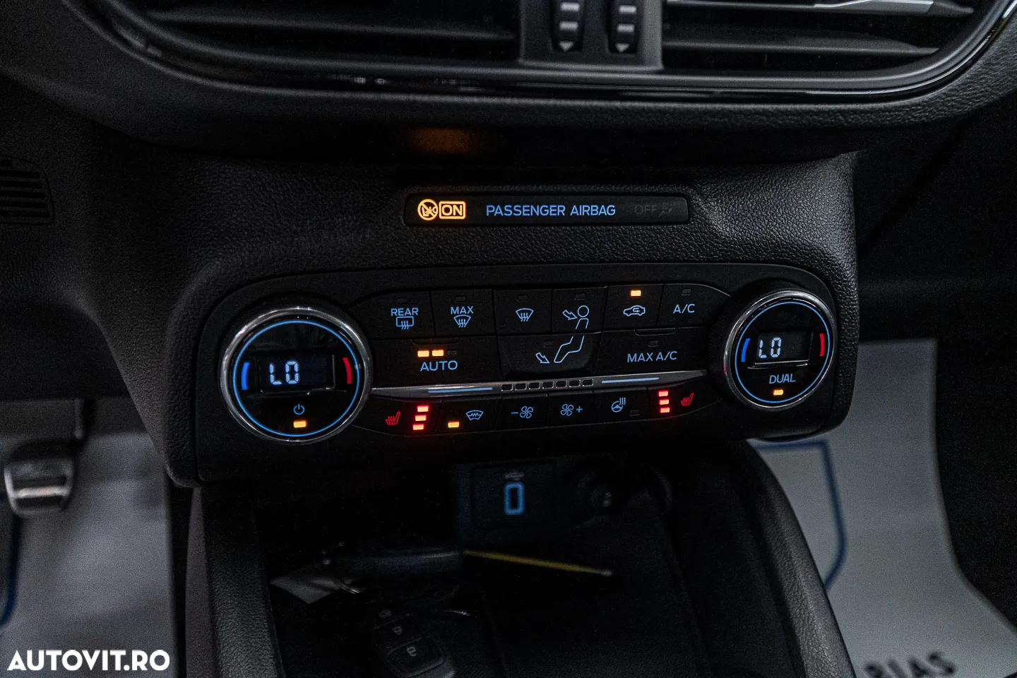 Ford Focus Turnier 1.0 EcoBoost Start-Stopp-System ST-LINE X - 11