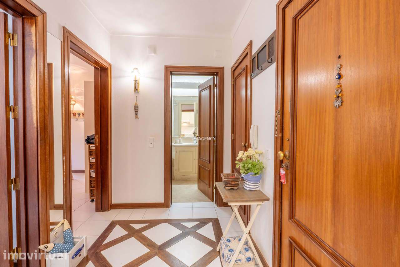 Apartamento T2 com Terraço e Garagem na Marina de Vilamoura - Grande imagem: 4/30