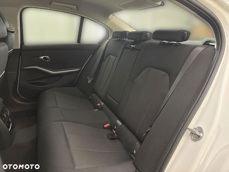 BMW Seria 3 318i - 19