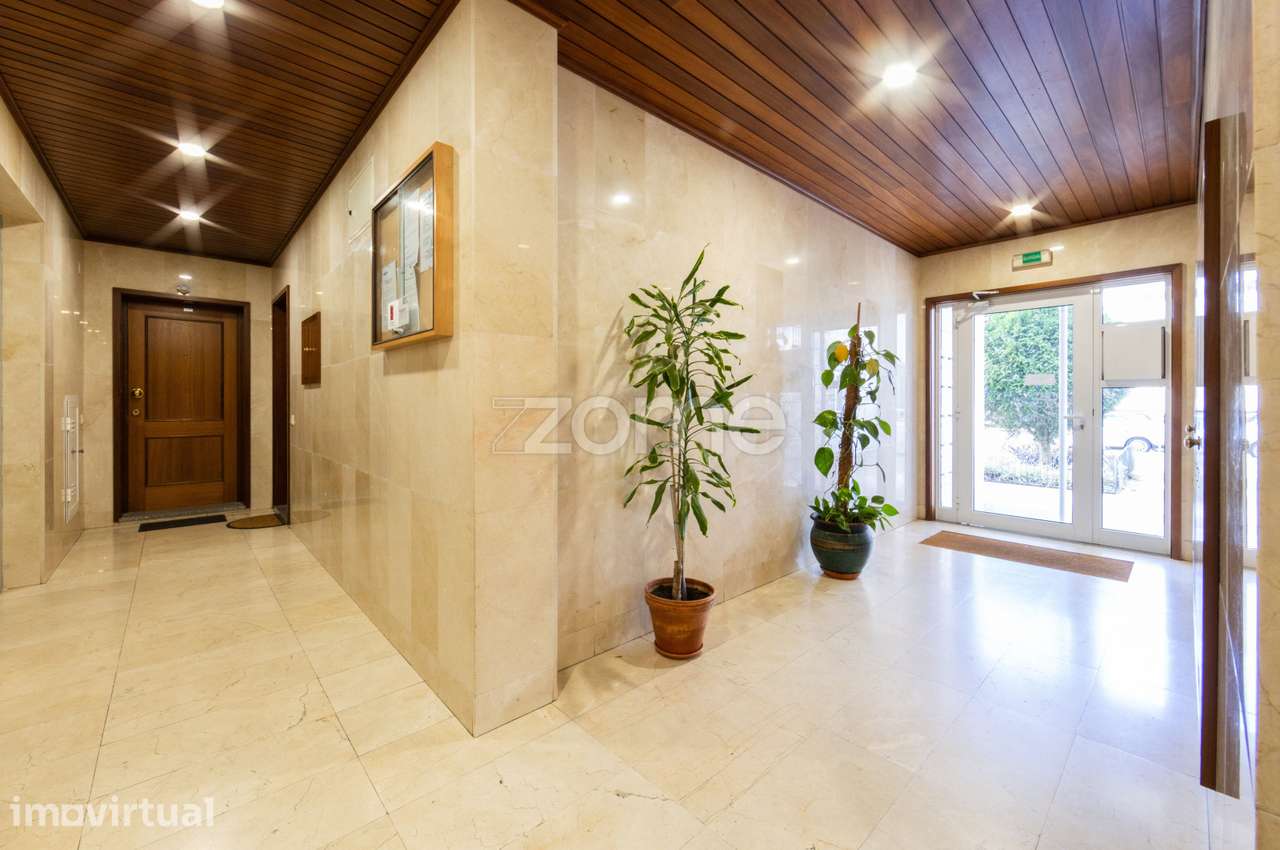APARTAMENTO T2 C/ GARAGEM E VARANDA - VILA NOVA DE GAIA - Grande imagem: 2/24