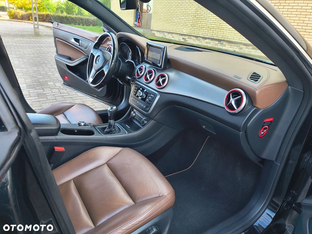 Mercedes-Benz CLA 180 UrbanStyle Edition - 26