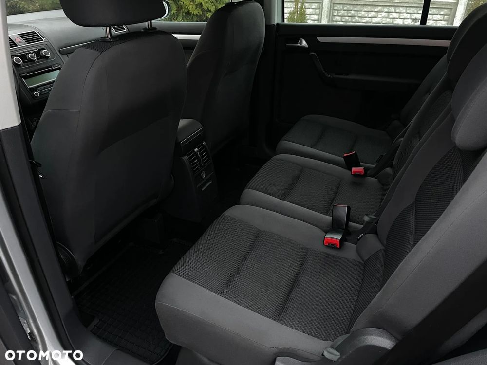 Volkswagen Touran - 18