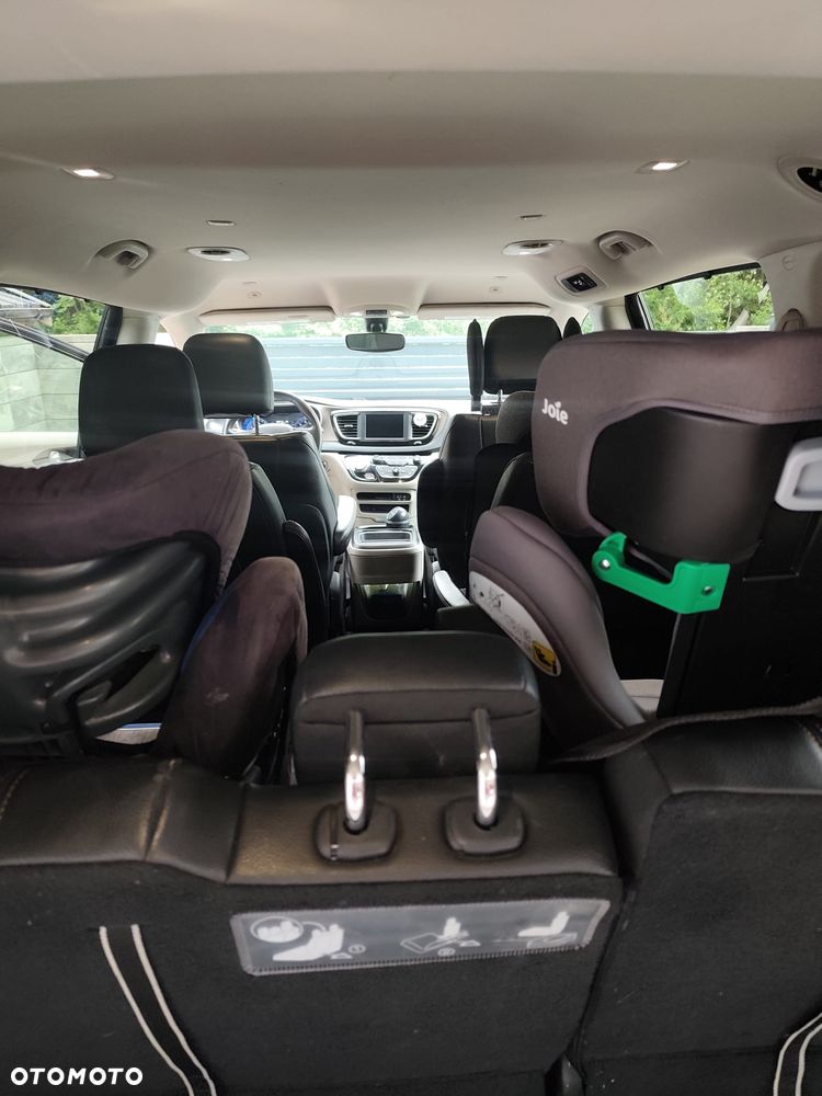 Chrysler Pacifica - 16