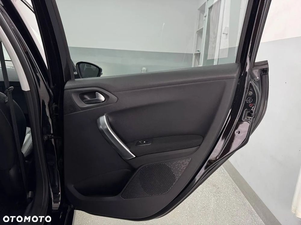 Peugeot 2008 BlueHDi FAP 120 STOP & START EAT6 Allure - 29