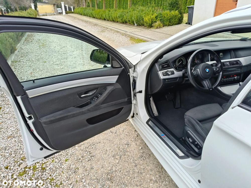 BMW Seria 5 525d xDrive - 23