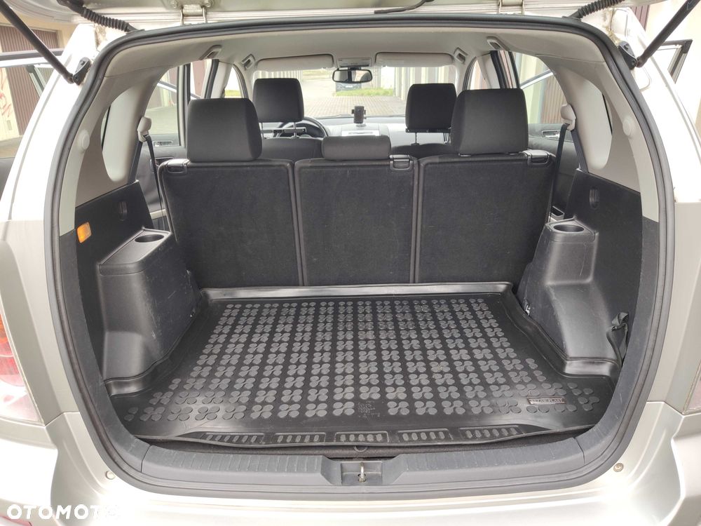 Toyota Corolla Verso - 8