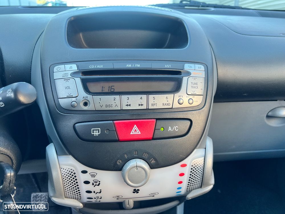 Peugeot 107 1.0 Millesim 200 - 27