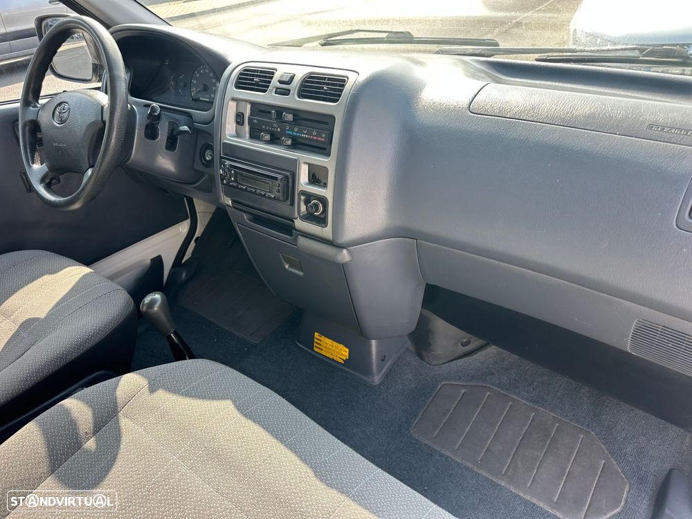 Toyota HiAce 2.5 D-4D Curto 2.8T AC - 13