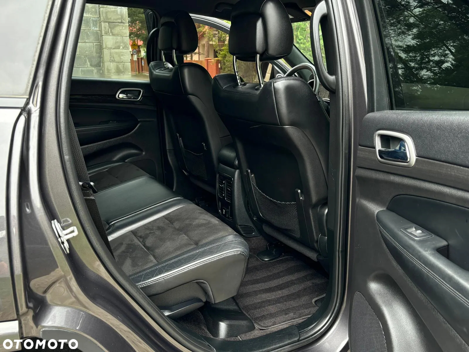 Jeep Cherokee - 16