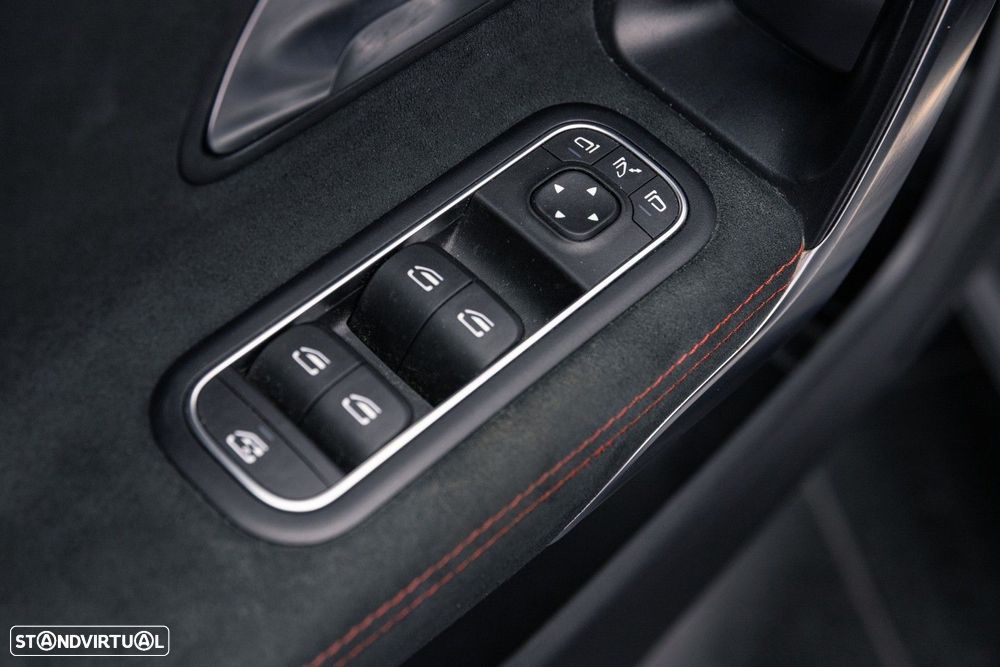 Mercedes-Benz CLA 250 e Shooting Brake AMG Line - 38