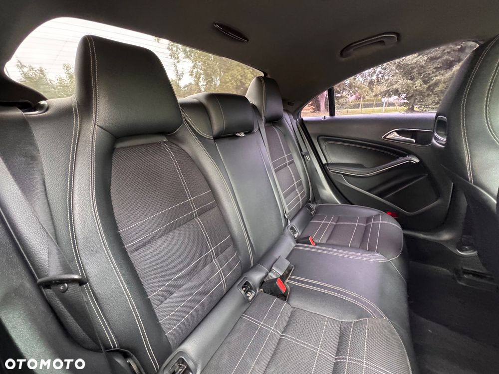 Mercedes-Benz CLA 200 AMG Line - 37