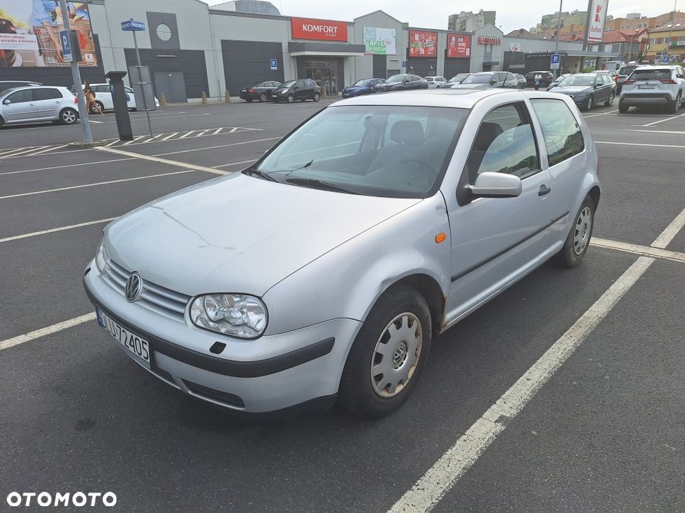 Volkswagen Golf - 1