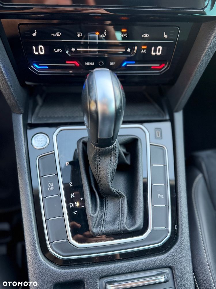Volkswagen Passat - 25