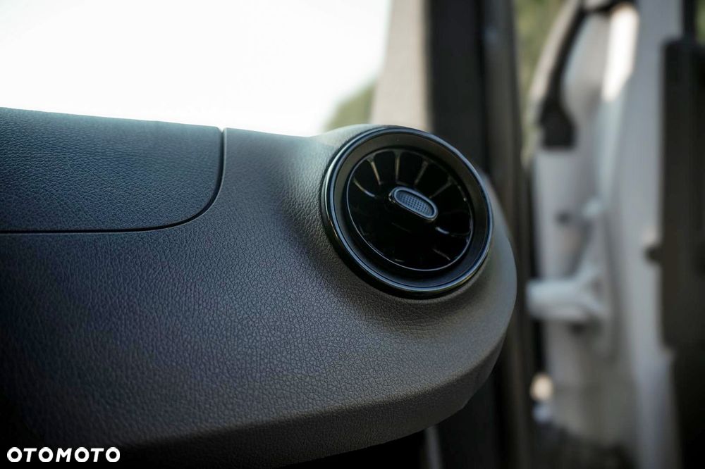 Mercedes-Benz Sprinter - 33