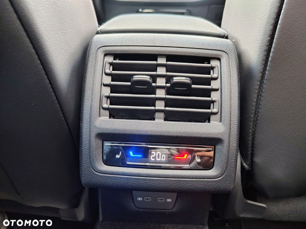 Volkswagen Golf Variant - 25