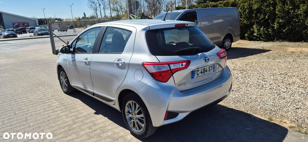 Toyota Yaris Hybrid 100 Active - 4