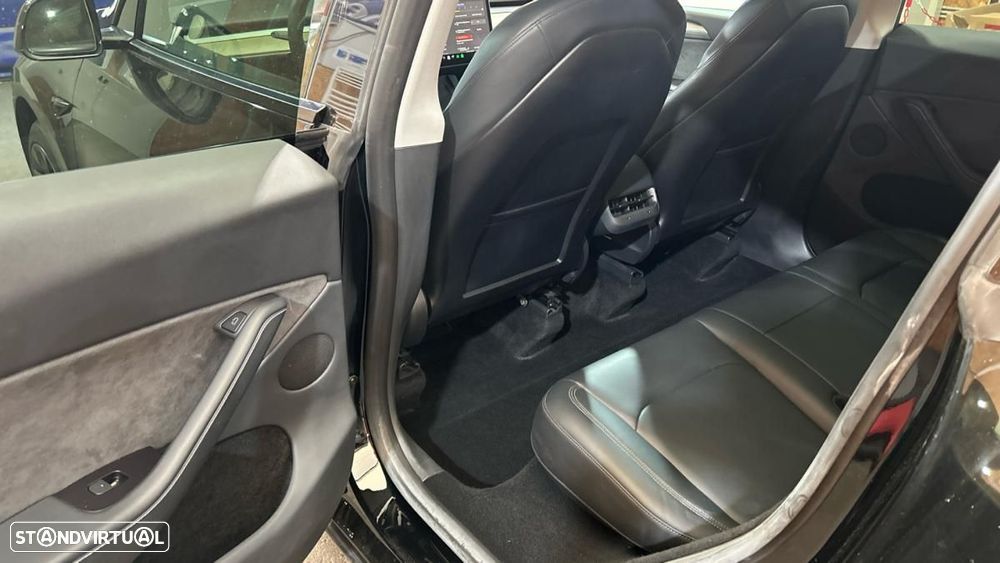 Tesla Model Y Standard RWD - 5