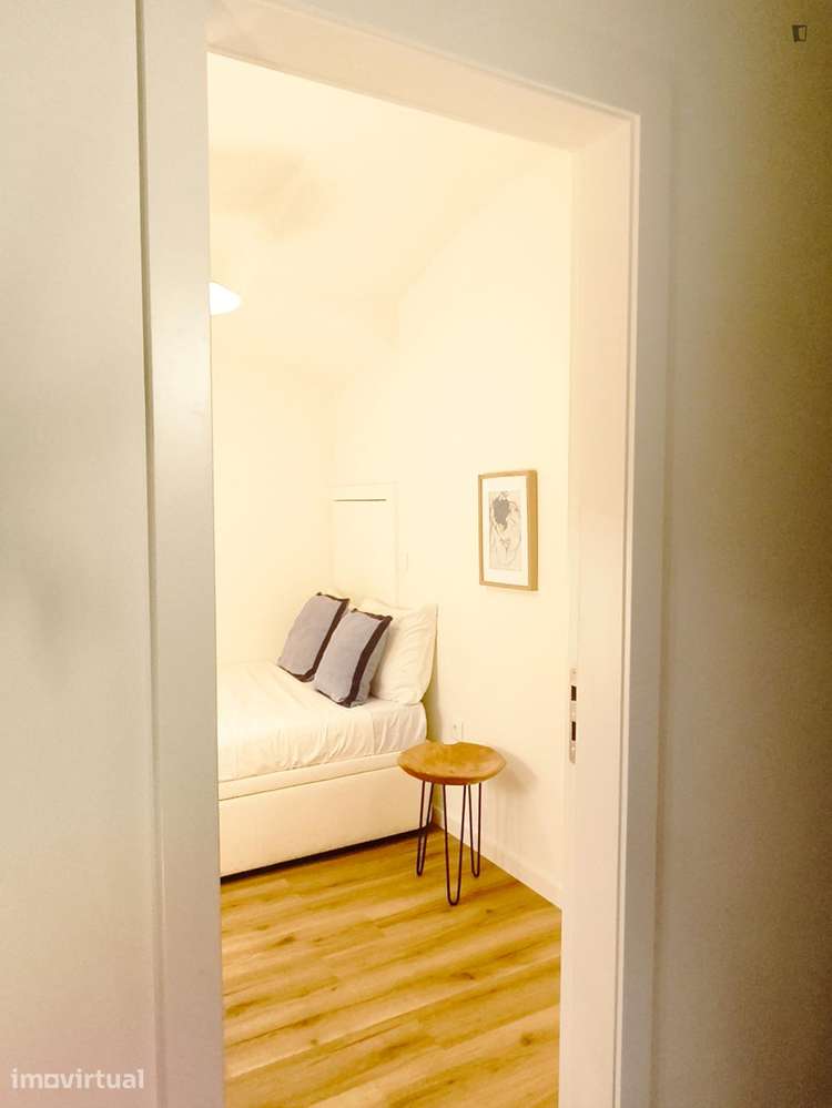 Quarto - localizado em Santo Ildefonso Porto - Grande imagem: 2/15