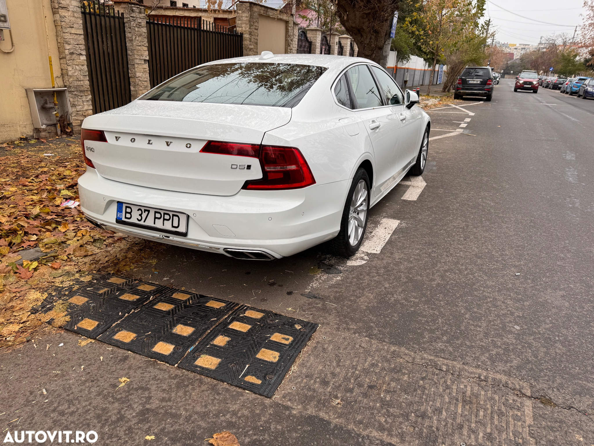 Volvo S90 D5 AWD Geartronic Momentum - 4