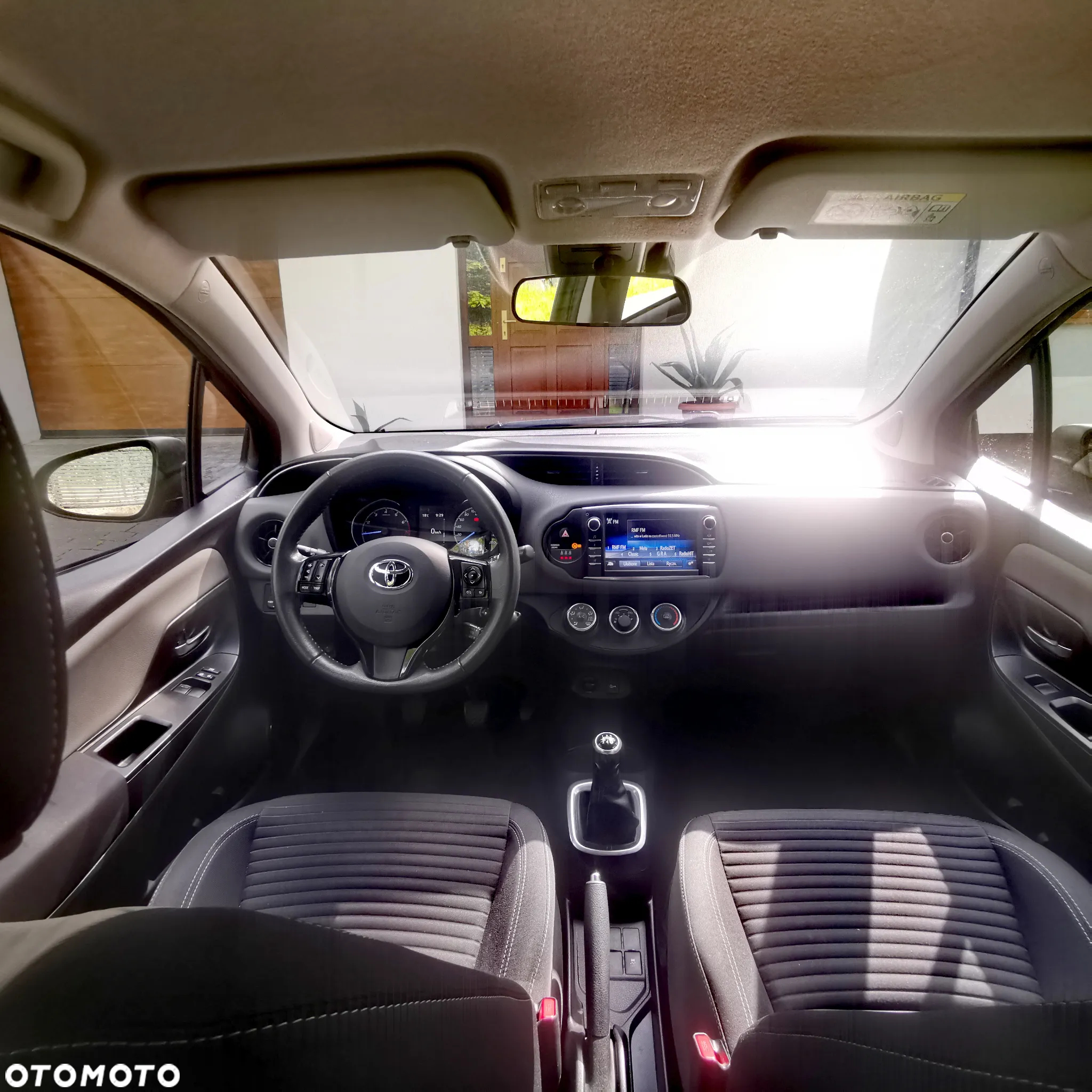Toyota Yaris 1.0 Premium - 14