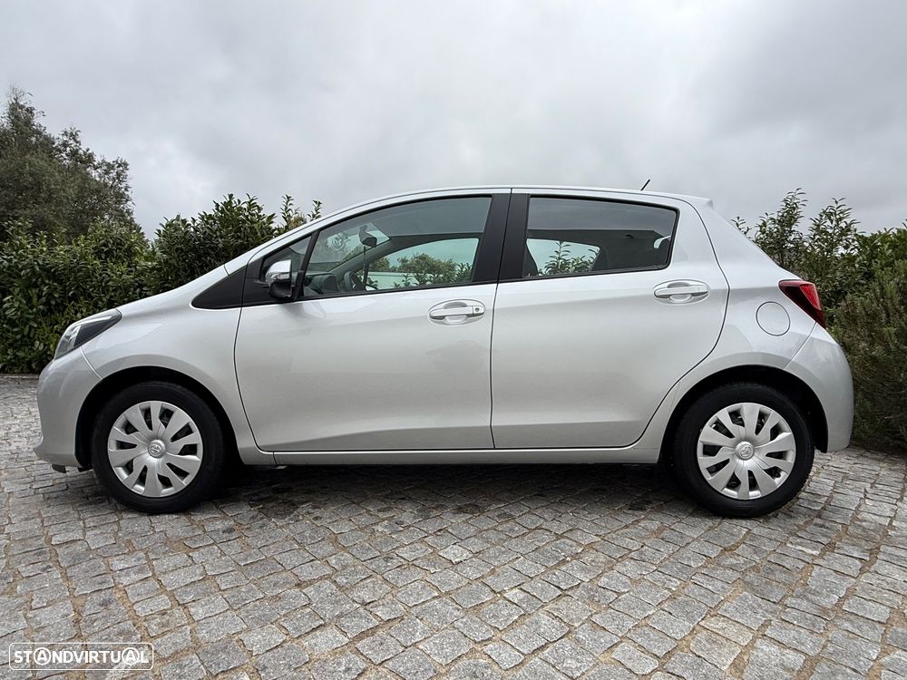 Toyota Yaris 1.0 VVT-i Comfort c/ Design-Pack - 8