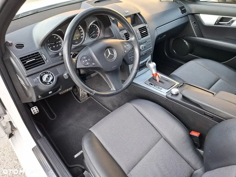 Mercedes-Benz Klasa C 180 CGI Automatik BlueEFFICIENCY Elegance - 20