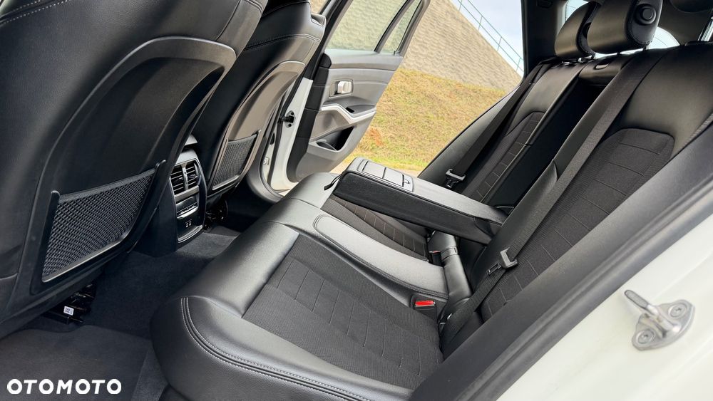 BMW Seria 3 320d Sport Line Shadow sport - 7