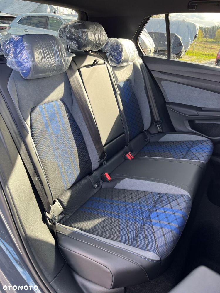 Volkswagen Golf - 10