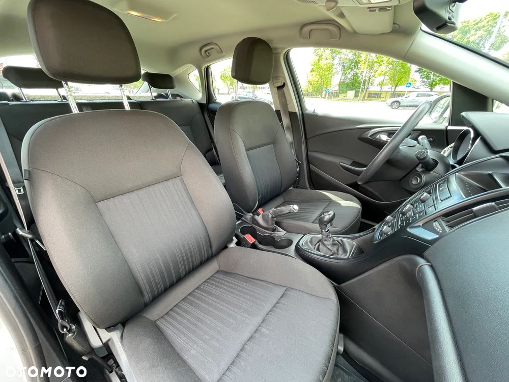 Opel Astra 1.6 Essentia - 11