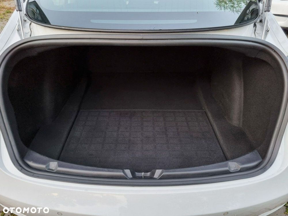 Tesla Model 3 Langstreckenbatterie Allradantrieb Dual Motor - 12