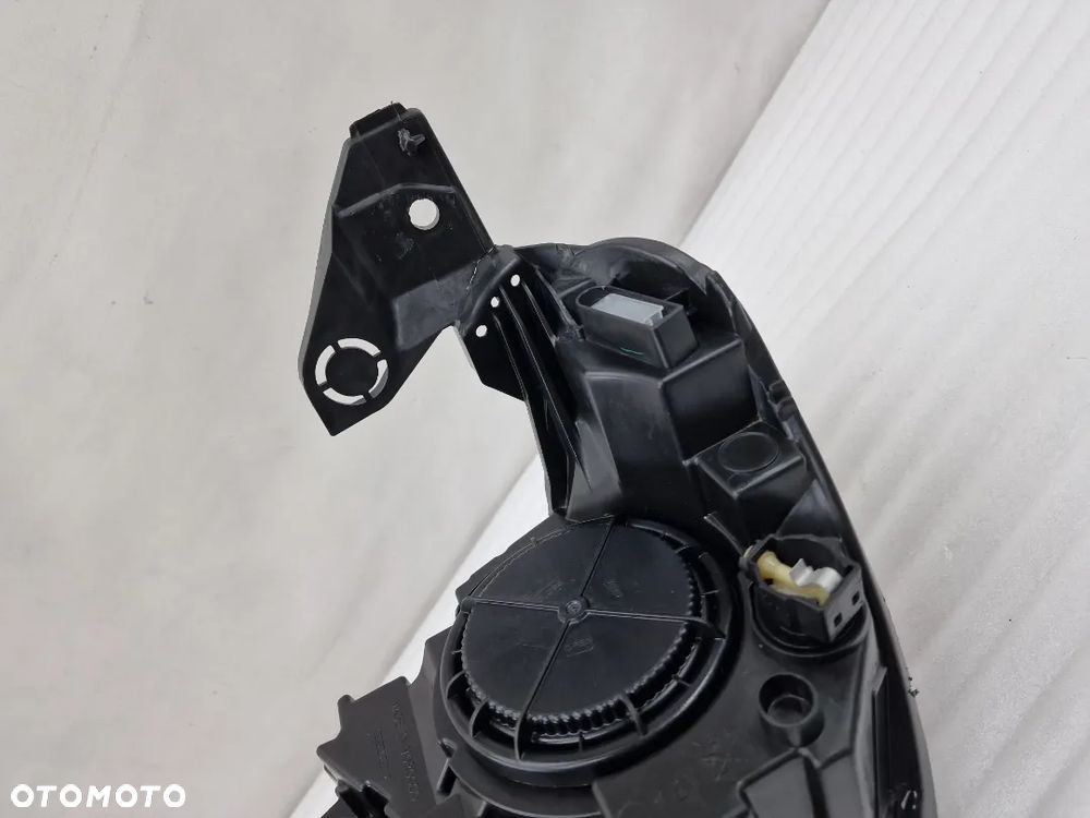 OPEL CORSA F 19- PRAWA ZWYKŁA LAMPA PRZEDNIA PRZÓD , NR 39162649 , NR AUKCJI LL561 - 18