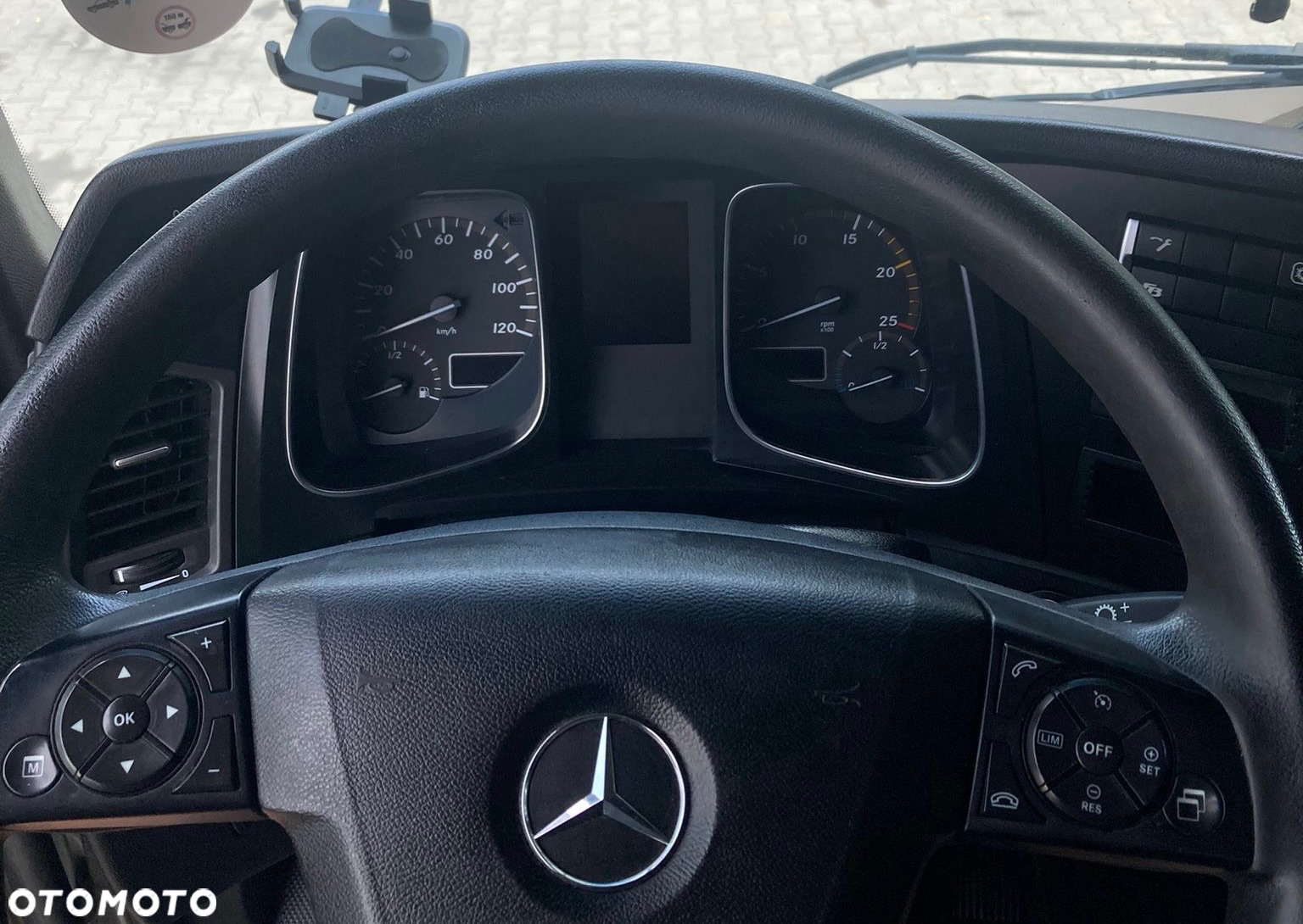 Mercedes-Benz ACTROS - 13