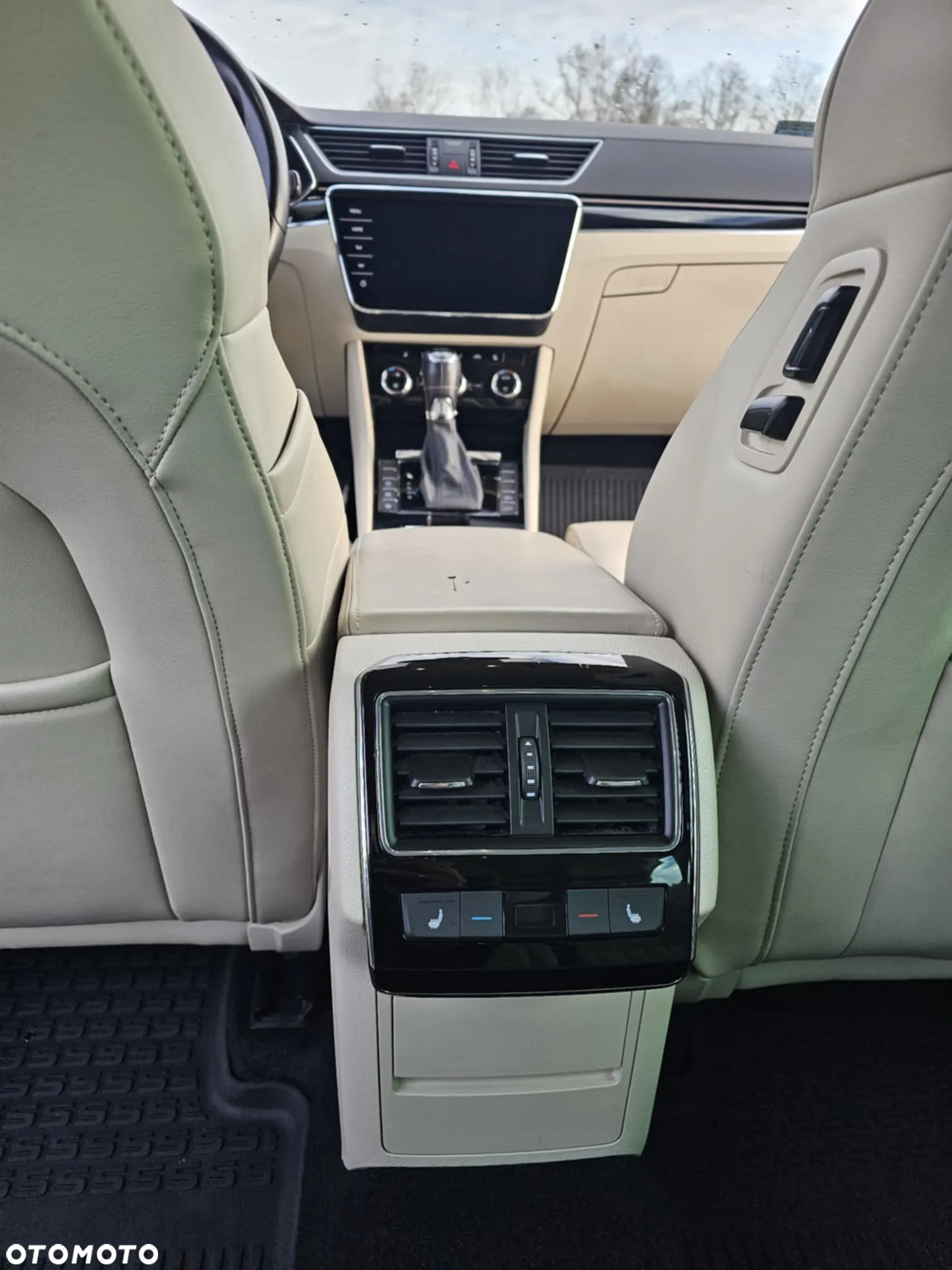 Skoda Superb 2.0 TDI SCR L&K DSG - 9