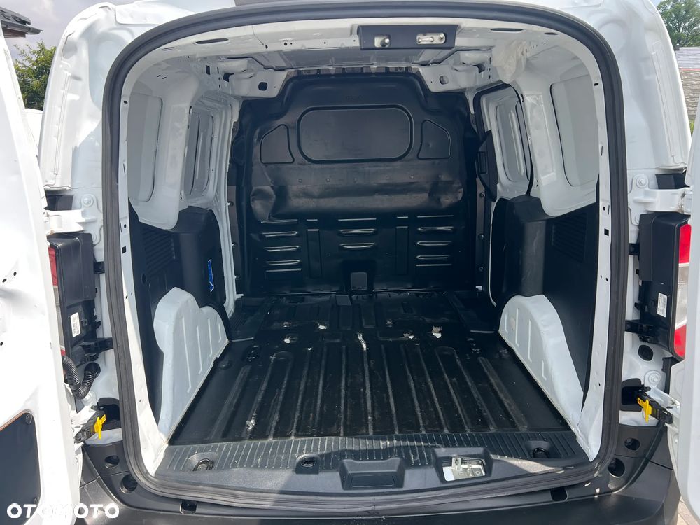 Ford Transit Courier - 12