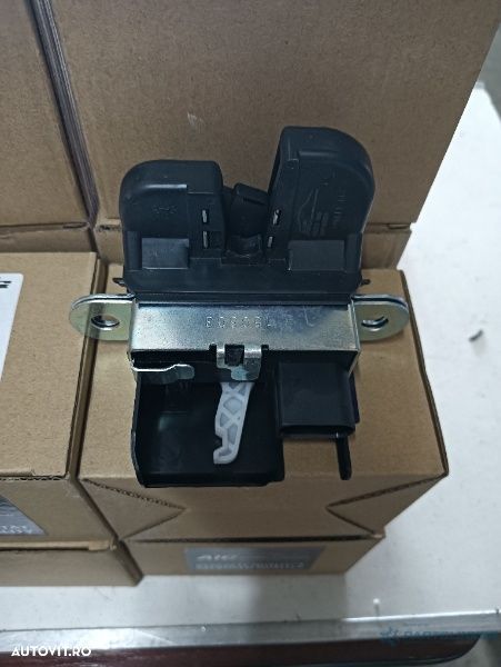 Broasca haion NOU VOLKSWAGEN GOLF V (1K1) [ 2003 - 2009 ] 5k0827505a OEM 601001038423p - 2