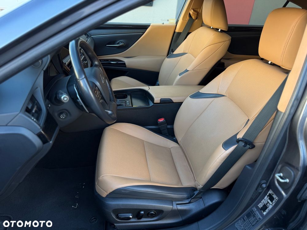 Lexus ES 300h Business Edition - 27