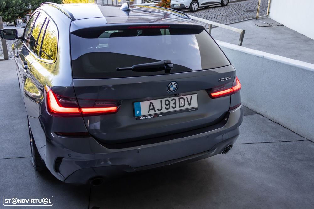 BMW 330 e Pack Desportivo M Pro Auto - 12