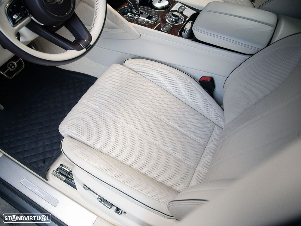 Bentley Bentayga EWB V8 Azure - 24